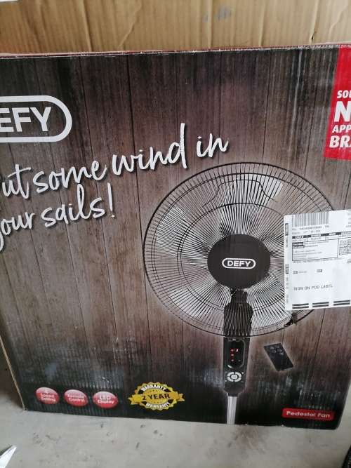 *PAY WEEKEND DEAL**DEMO DEFY FLOOR STANNING FAN WITH REMOTE, FEW FUNCTIONS*R2800 RETAIL**