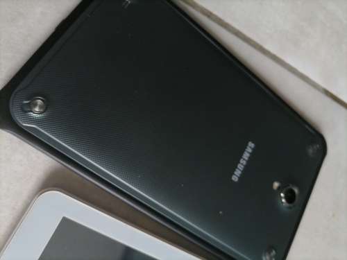 *WOMANS WEEK DEAL*FREE GOLD CHAIN*LOT OF 3 X DAMAGED TABLETS*2 X SAMSUNG,1X BLAUPUNKT*