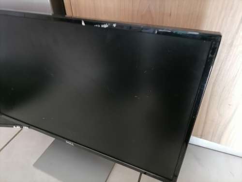 *MONTHEND CLEARANCE*LOT OF FAULTY 22/24/27 INCH SCREENS*SOLD AS IS*ONE WORKS*READ AD