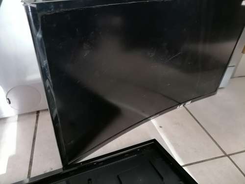 *MONTHEND CLEARANCE*LOT OF FAULTY 22/24/27 INCH SCREENS*SOLD AS IS*ONE WORKS*READ AD