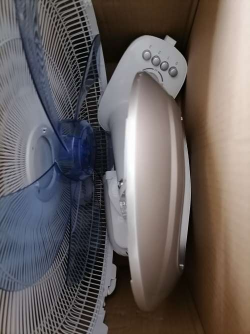 **WEEKEND SPECIAL*SUMMER IS ON WAY**BRAND NEW DEFY DF4100 FAN IN BOX*R600 IN STORE**