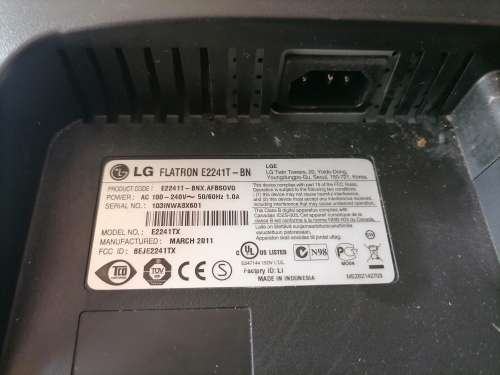 *MONTH END MADNESS*LOT OF 4 X PC SCREENS+2 X VGA CONVERTERS*ONE BID FOR ALL*WORKING**