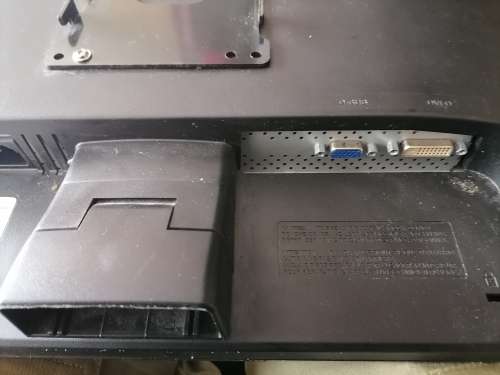 *MONTH END MADNESS*LOT OF 4 X PC SCREENS+2 X VGA CONVERTERS*ONE BID FOR ALL*WORKING**