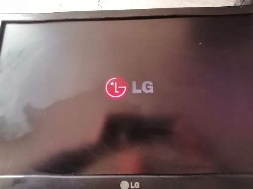 *MONTH END MADNESS*LOT OF 4 X PC SCREENS+2 X VGA CONVERTERS*ONE BID FOR ALL*WORKING**