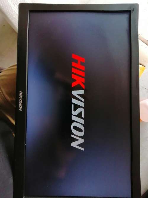 *MONTH END MADNESS*LOT OF 4 X PC SCREENS+2 X VGA CONVERTERS*ONE BID FOR ALL*WORKING**