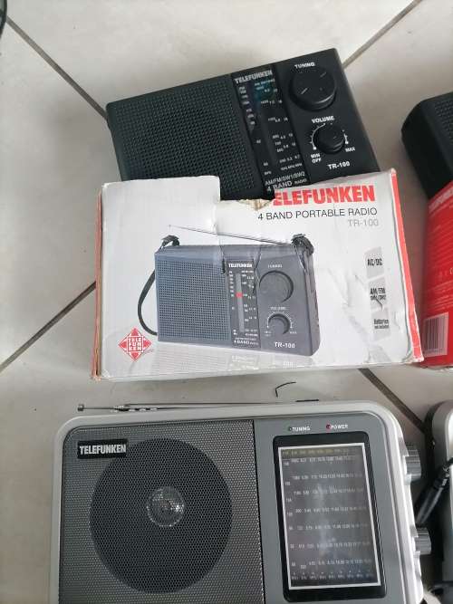 *SPRING CLERANCE*BULK LOT OF 5X USB,MP3 PORTABLE RADIOS*NO POWER**SOLD AS IS*ONE LOT**