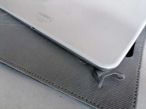 *STARTING @R1 NO RESERVE*USED SAMSUNG TAB 3 GT-P5200 3G/WIFI 10INCH TABLET WITH POUCH**