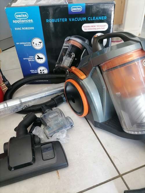 *SWISS ROBUSTER VACUUM CLEANERSVAC ROB2200 IN BOX WITH ATTACHMENTS*R2600 NEW PRICE*