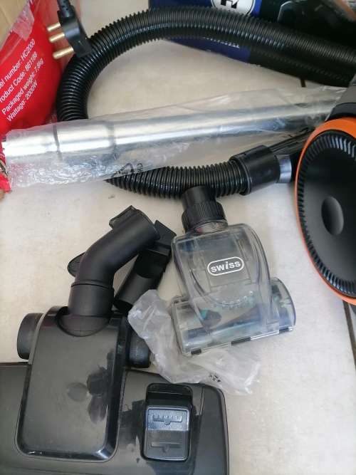 *SWISS ROBUSTER VACUUM CLEANERSVAC ROB2200 IN BOX WITH ATTACHMENTS*R2600 NEW PRICE*