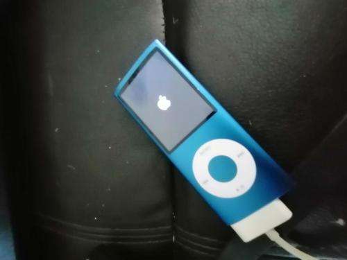 *LOT OF APPLE ITEMS*APPLE A1285 IPOD+APPLE A1409 TIME CAPSULE*BOTH SOLD AS IS*ONE BID FOR BOTH*