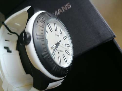 *LIMITED WEEKEND SALE*BRAND NEW JACQUES LEMANS MIAMI COLLECTION*BUYER CAN CHOOSE WHITE OR GREY*R3000