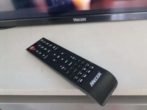 **BLACK FRIDAY*FREE MYSTERY GIFT*MECER 32 INCH HD READY LED TV/PC SCREEN WITH REMOTE*