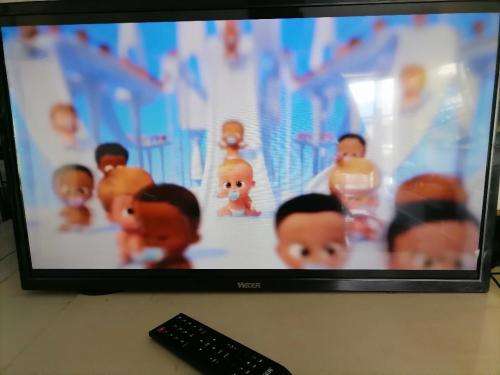 **BLACK FRIDAY*FREE MYSTERY GIFT*MECER 32 INCH HD READY LED TV/PC SCREEN WITH REMOTE*