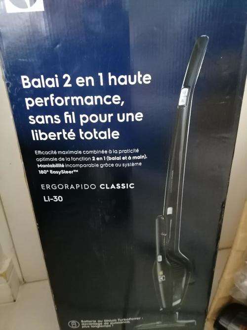 *NEW YEAR*NEW DEALS*LIKE NEW ELECTROLUX ERGORAPIDO BATTERY VACUUM IN BOX WITH ATTACHMENTS*R3500