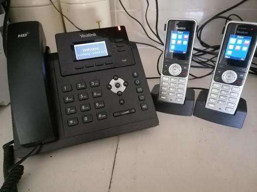 *COMPANY LIQUIDATION*SET OF YEALINK IP CORDLESS PHONES+YEALINK IP PHONE*ONE BID FOR ALL**