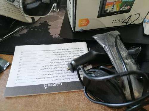 *FESTIVE SEASON DEALS*PRE OWNED GARMIN NUVI 42  LIFETIME MAPS INCL IN BOX WITH ACCESSORIES*R2500