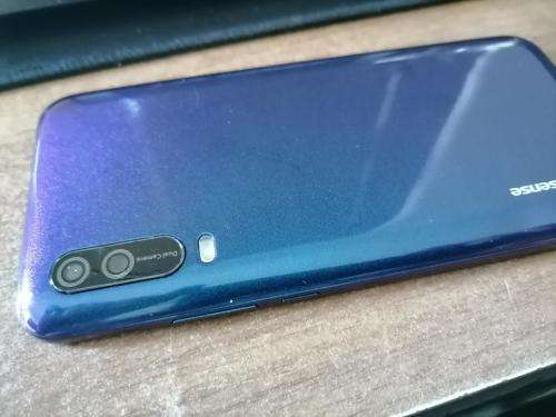 **FAULTY  HISENSE E30 LITE,BLUE,DUAL SIM**PHONE IS NEW CONDITION BUT SCREENFLASHES LINES*SOLD AS IS*