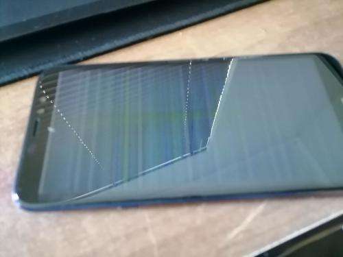 **FAULTY  HISENSE E30 LITE,BLUE,DUAL SIM**PHONE IS NEW CONDITION BUT SCREENFLASHES LINES*SOLD AS IS*