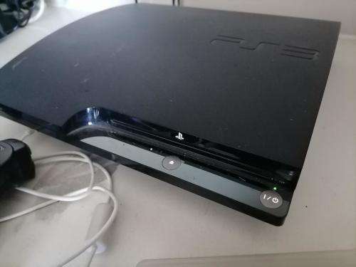 ***SONY PLAYSTATION 3 WITH 3 WIRELESS REMOTES*ONE GAME,CABLES ETC*REQUIRES SOFTWARE UPDATE**