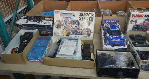 *HUGE BULK LOT OF RC CARS*GAS CARS ELEC CARS*TRAXIX*TAMIYA ETC*MANY SPARES AND REMOTES ETC*UNTESTED*