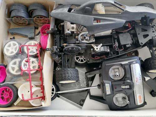 *HUGE BULK LOT OF RC CARS*GAS CARS ELEC CARS*TRAXIX*TAMIYA ETC*MANY SPARES AND REMOTES ETC*UNTESTED*