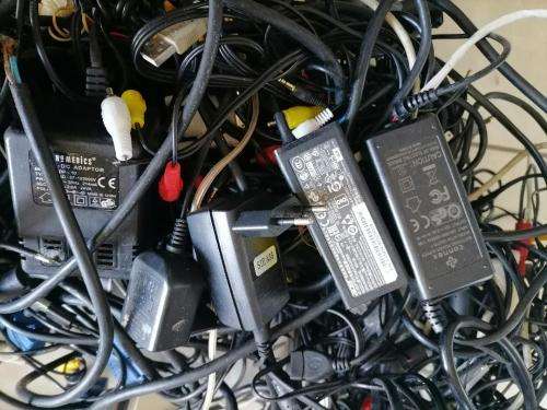 **BACK TO WORK DEAL**HUGE LOT OF ELECTRONICS*ABOUT 30 LAPTOP CHARGERS,CABLES ETC ETC**
