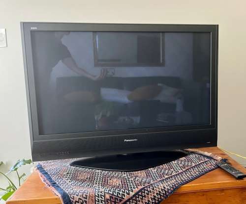 **LIMITED OFFER*PANASONIC VIERA 42 INCH FULL HD PLASMA TV WITH STAND AND REMOTE**