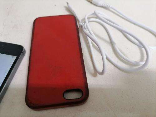 *BACK TO BUSINESS DEAL*PREOWNED APPLE IPHONE 5 WITH POUCH/CHARGER*HAS BEEN RESET*EXCELLENT CONDITION