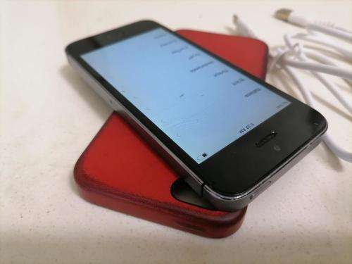 *BACK TO BUSINESS DEAL*PREOWNED APPLE IPHONE 5 WITH POUCH/CHARGER*HAS BEEN RESET*EXCELLENT CONDITION