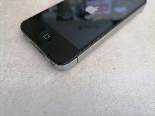*NEW YEAR*NEW DEALS*PREOWNED APPLE IPHONE 4 WITHCHARGER*HAS BEEN RESET*EXCELLENT CONDITION*