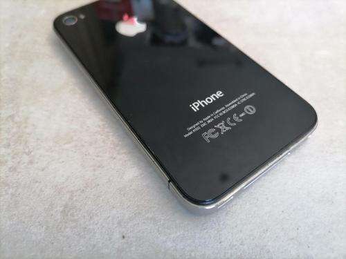 *NEW YEAR*NEW DEALS*PREOWNED APPLE IPHONE 4 WITHCHARGER*HAS BEEN RESET*EXCELLENT CONDITION*
