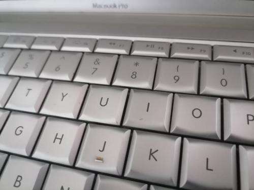 *STARTING@R1*APPLE MACBOOK A12111 LAPTOP*POWERS ON*OPERTING SYSTEM ERROR*SOLD AS IS**