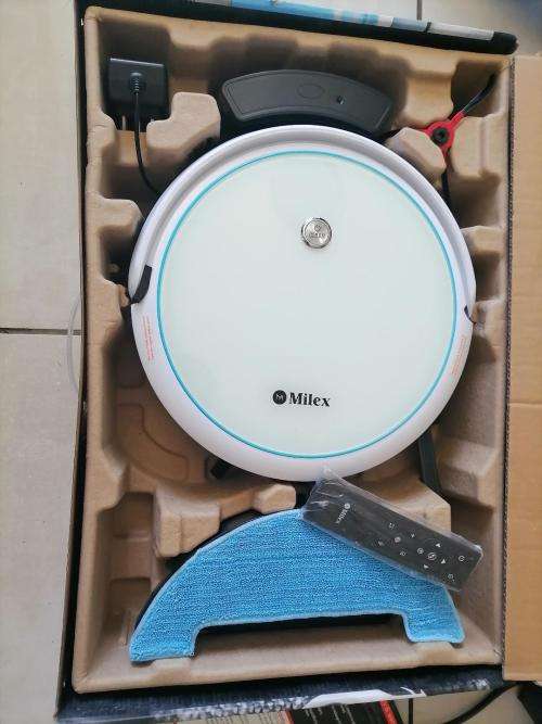 *NEW CONDITION MILEX INTELLIVAC ROBOT 3IN1 VAC,MOP,SWEEP, REMOTE,DOCK STATION ETC+ BOX*R6000 RETAIL