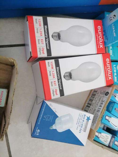*LIGHT SHOP LIQUIDATION**BULK LOT OF NEW LIGHTING*EUROLUX,RADIANT,LOHUIS,POLAMP*ONE BID FOR THE LOT*