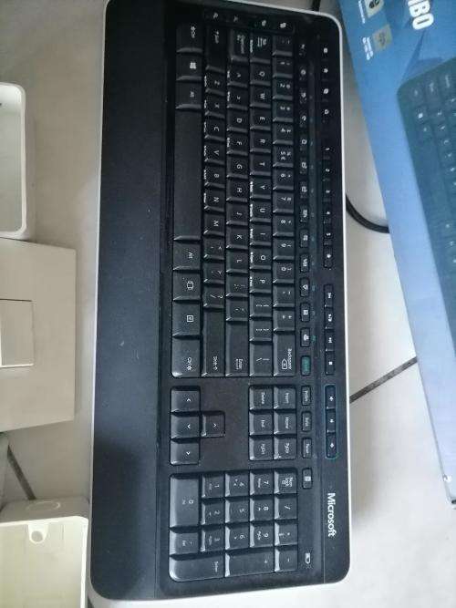 **BULK LOT OF UNTESTED ELECTRONICS*KEYBOARDS/MOUSE,UPS,SHURE MIC,PLUG FITTINGS ETC*1 BID FOR LOT**