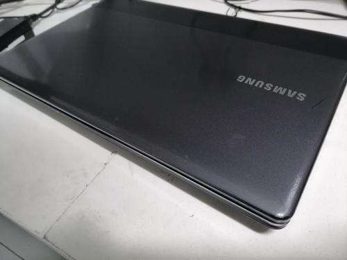 **SAMSUNG SERIES 3 300E LAPTOP, WINDOWS 11,1TB HDD,4GB RAM,INTEL CELERON,CHARGER INCL**