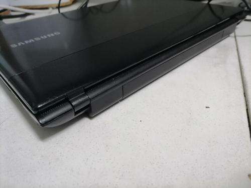 **SAMSUNG SERIES 3 300E LAPTOP, WINDOWS 11,1TB HDD,4GB RAM,INTEL CELERON,CHARGER INCL**