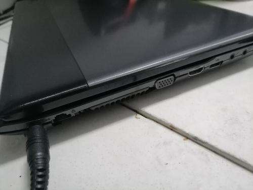 **SAMSUNG SERIES 3 300E LAPTOP, WINDOWS 11,1TB HDD,4GB RAM,INTEL CELERON,CHARGER INCL**