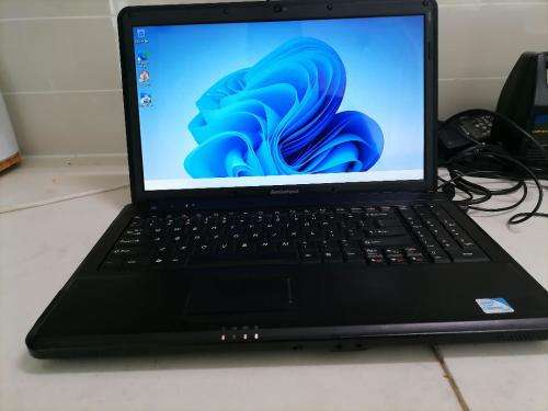 **LENOVO G550 LAPTOP WITH ORIGINAL CHARGER*WINDOWS 11,INTEL DUO CORE,4GB RAM*MUST BE PLUGGED IN*