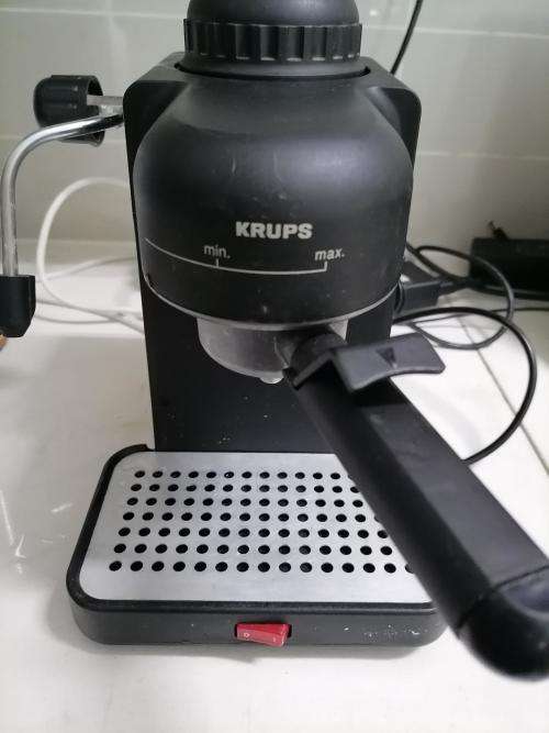 *BELLCO BARGAINS***KRUPS COFFEE,ESPRESSO,CUPACHINO MACHINE WITH BUILT IN FROTHER**WORKING**