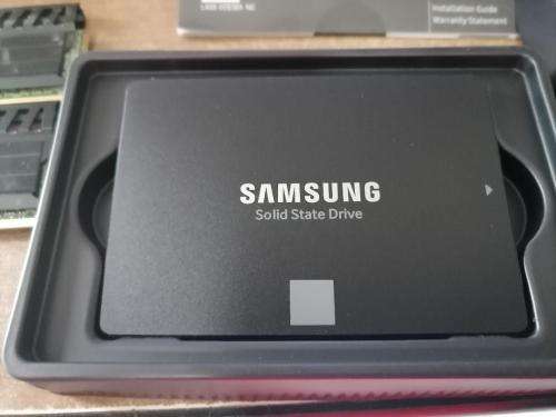 **EASTER SPECIAL*BRAND NEW SAMSUNG 870 EVO 250GB SSD SATA 2.5` IN BOX*