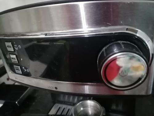 *EASTER SPECIAL*KAMBROOK SBCS494 COFFEE MACHINE*POWERS ON LEAKING WATER**READ AD**