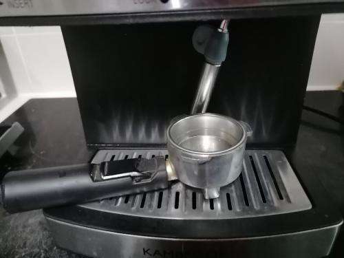 *EASTER SPECIAL*KAMBROOK SBCS494 COFFEE MACHINE*POWERS ON LEAKING WATER**READ AD**