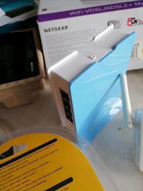 *EASTER SPECIAL*BULK LOT OF WIFI ROUTERS,RANGE EXTENDERS,SMOKE DETECTORS*ONE BID FOR ALL*OVER R4000