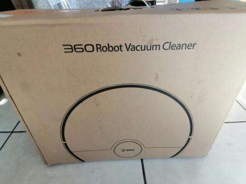 *EASTER SPECIAL*LIKE NEW 360 S7 SMART ROBOT AND VACUUM WITH CHARGING STATION*OVER R6000 RETAIL*