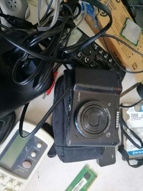 *EASTER SPECIAL**LOT OF ELECTRONICS*APPLE DVD,CAMERAS,HDD,RAM,PHONES,CPU ETC*ONE BID FOR THE LOT*