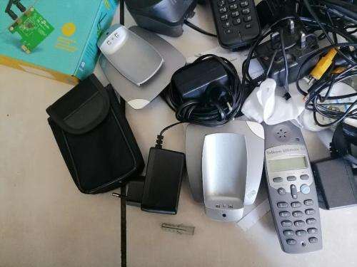 *EASTER SPECIAL**LOT OF ELECTRONICS*APPLE DVD,CAMERAS,HDD,RAM,PHONES,CPU ETC*ONE BID FOR THE LOT*