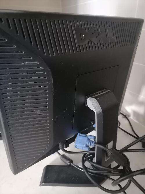 *FRESH NEW DEALS* BUY ONE GET ONE FREE*2 X HP E176FPF 17 INCH SCREENS WITH POWER AND VGA CABLE*