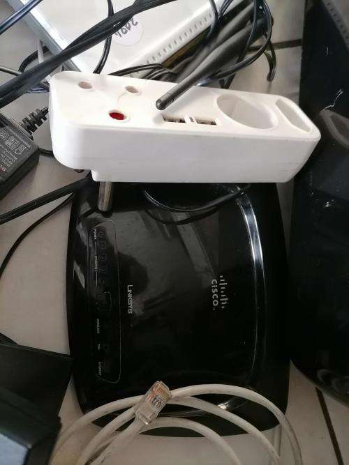 **WOW R30 FREIGHT*BULK LOT OF ELECTRONICS*PHONES,PRINTER,ROUTERS,SURGE PLUGS ETC ETC**