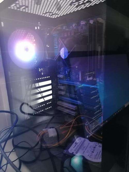 *AWESOME I5 8GB GAMING PC SETUP*LED PC BOX, LED KEYBOARD/MOUSE+SPEAKERS+SAMSUNG SCREEN*R30 FREIGHT